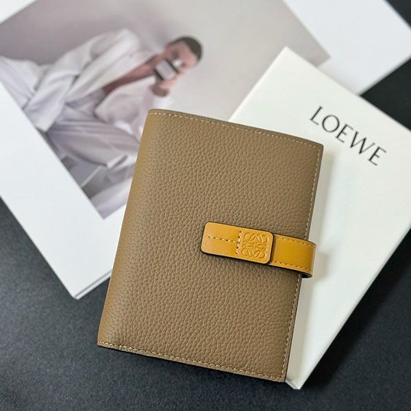 入手困難 ロエベ 折り財布 コンパクトウォレット lom65020