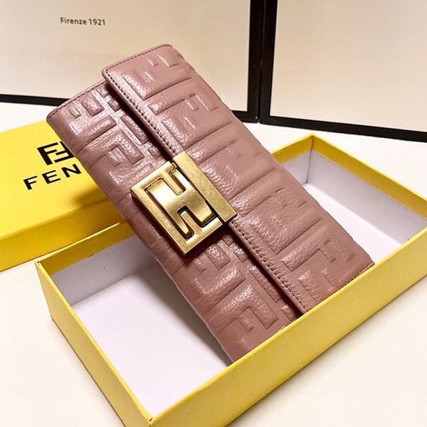 使い勝手良しフェンディ バゲットコンチネンタル 財布 スーパーコピー fex78841
