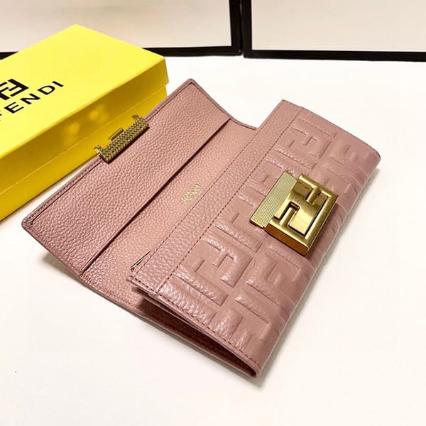 使い勝手良しフェンディ バゲットコンチネンタル 財布 スーパーコピー fex78841