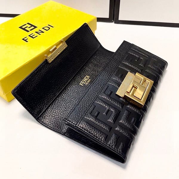 争奪戦フェンディ バゲットコンチネンタル 財布 スーパーコピー fei04019