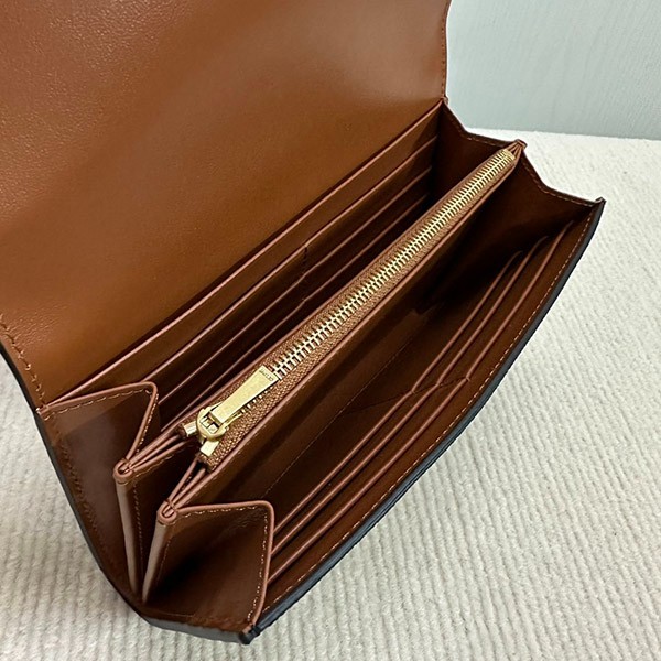 セリーヌ コピー ラージ トリオンフ フラップウォレット 二つ折り長財布 PVC レザー ダークブラウン Ceq17479