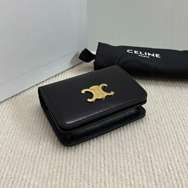 ★日本!!人気！セリーヌ コピー Triomphe カーフスキン コンパクトウォレット 財布 10K623DPV