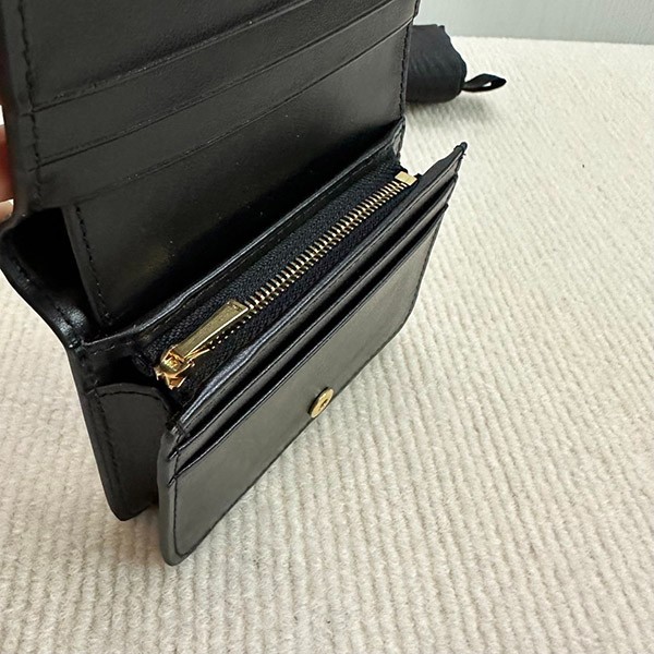 ★日本!!人気！セリーヌ コピー Triomphe カーフスキン コンパクトウォレット 財布 10K623DPV