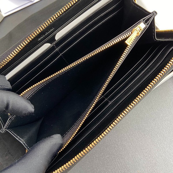 【安心国内】セリーヌ ラージ ジップウォレット 偽物 長財布 10B552BQ3