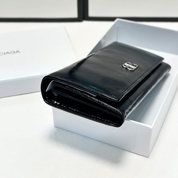 新デザインバレンシアガ フラップ ウォレット 長財布 フェイク bag27710
