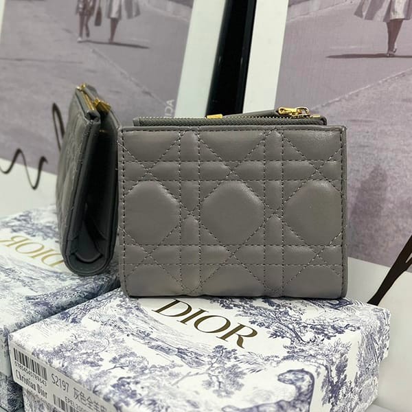完売必至ディオール フェイク カロ CARO ダリア 2つ折り財布 カナージュ deq41125