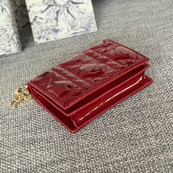 高品質レディディオール スーパーコピー チャーム付 フラップ カードケース den79388