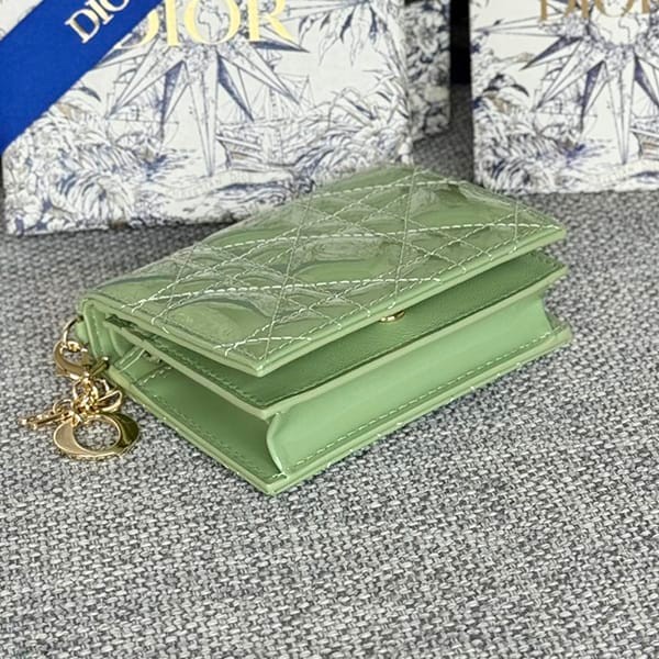 高品質レディディオール n級品 チャーム付 フラップ カードケース det83490