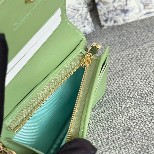 高品質レディディオール n級品 チャーム付 フラップ カードケース det83490