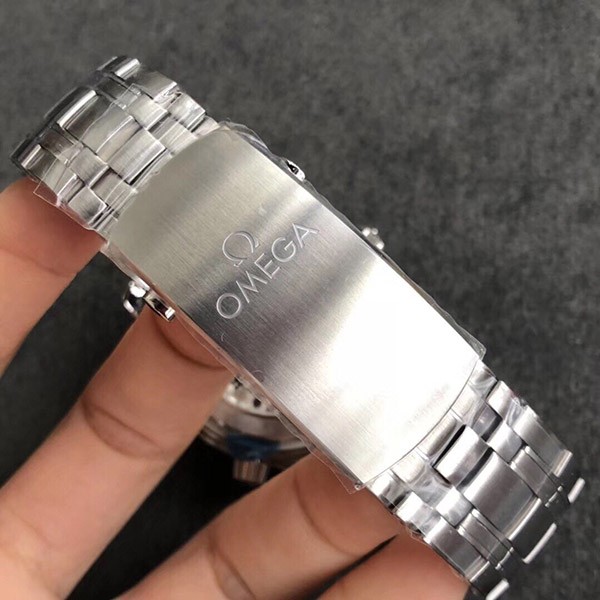 【日本未発売】オメガ 偽物 シーマスター ダイバー300 コーアクシャル マスタークロノメーター omz27358