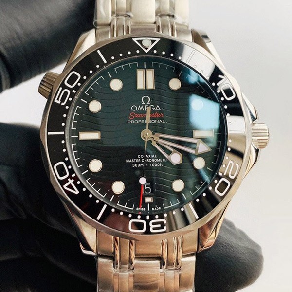 ★日本!!人気！オメガ 偽物 シーマスター ダイバー300 コーアクシャル マスタークロノメーター 2色 omg52758
