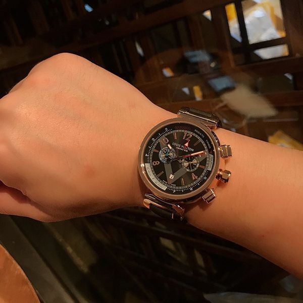 ルイヴィトン 偽物 タンブール  クロノグラフ 41mm vuw93611