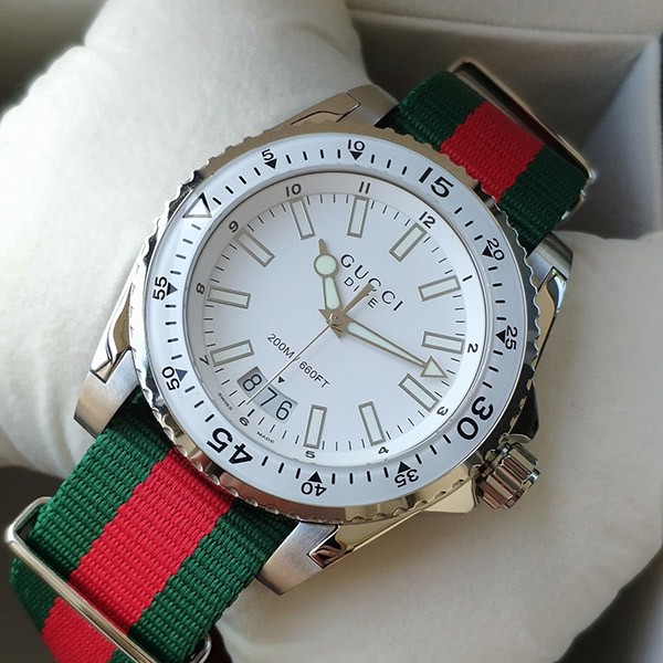 グッチ 偽物 腕時計 メンズ ダイブ 45mm ホワイト×グリーン×レッド gug11450
