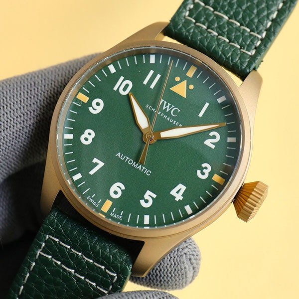 送料無料 IWC コピー ビッグ パイロット ウォッチ 43 レーシンググリーン メンズ IW329306