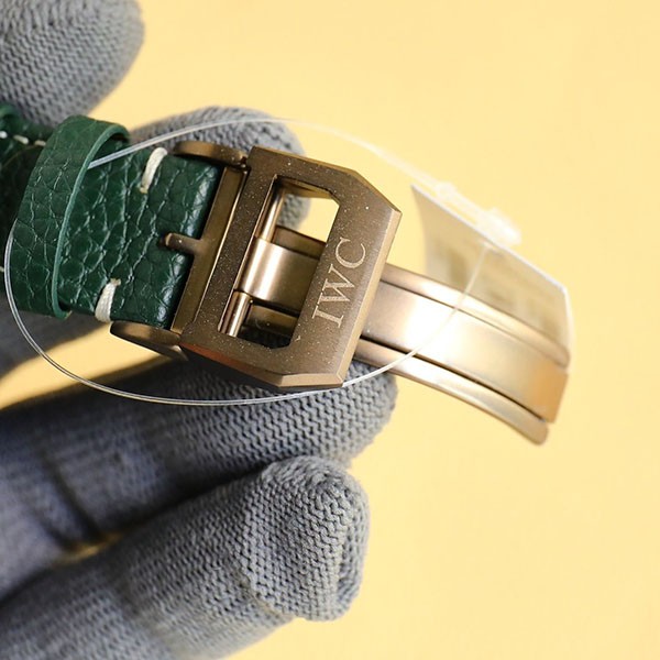 送料無料 IWC コピー ビッグ パイロット ウォッチ 43 レーシンググリーン メンズ IW329306