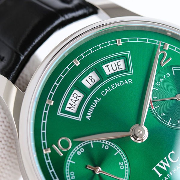 大人気! IWC 偽物 インターナショナルウォッチカンパニー アニュアル・カレンダー iwg15777