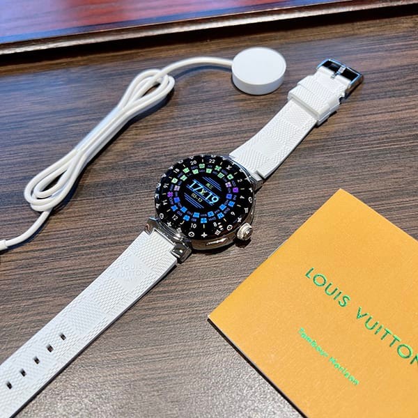 すぐ届くルイヴィトン n級品 タンブール ホライゾン スマートウォッチ QBB183