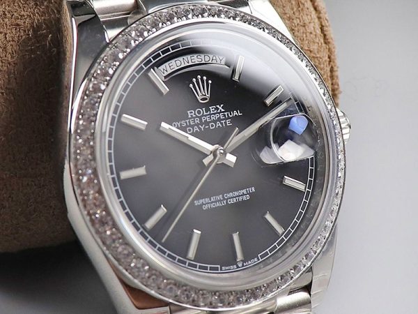 争奪戦 ロレックス 偽物 腕時計 デイデイト 40mm ブラック メンズ 228349RBR - 画像 (3)