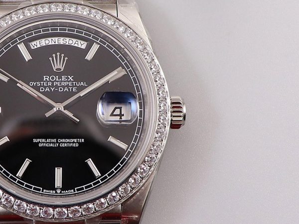 争奪戦 ロレックス 偽物 腕時計 デイデイト 40mm ブラック メンズ 228349RBR - 画像 (4)