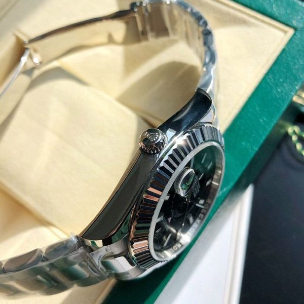 [送料無料]  ロレックス スカイドゥエラー 42MM 自動巻き コピー roy31044 - 画像 (6)