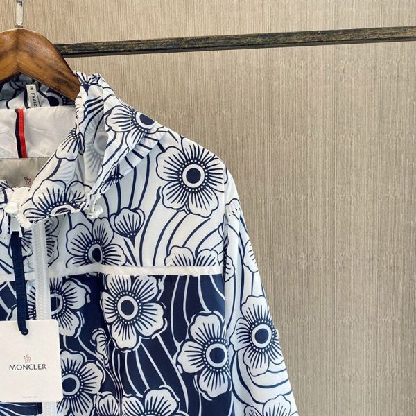 日本未入荷 21SS【モンクレール ジャケット 偽物】Keragan フローラル ナイロン ジャケット 0931A761005956R770 - 画像 (4)