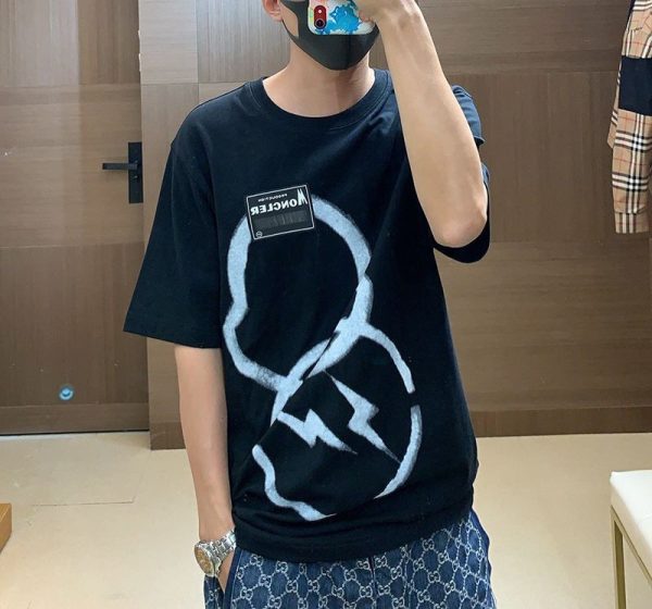 ★日本!!人気！モンクレールジーニアス 偽物【7 モンクレール FRAGMENT藤沢ヒロシ】Fragment スプレーロゴTシャツ mog49509 - 画像 (2)