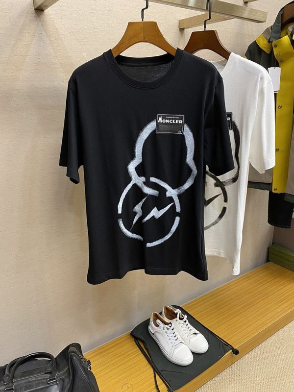 ★日本!!人気！モンクレールジーニアス 偽物【7 モンクレール FRAGMENT藤沢ヒロシ】Fragment スプレーロゴTシャツ mog49509 - 画像 (4)