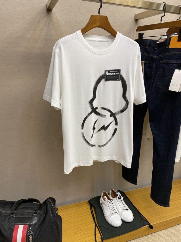 新作モンクレールジーニアス コピー★GENIUS FRAGMENTコラボ スプレーロゴTシャツ 藤原ヒロシ moi77942 - 画像 (3)