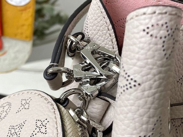 欲しい♡超限定♪ルイヴィトン ベラ マヒナレザー 偽物 ショルダーバッグ★ミストグレー M57536 - 画像 (6)