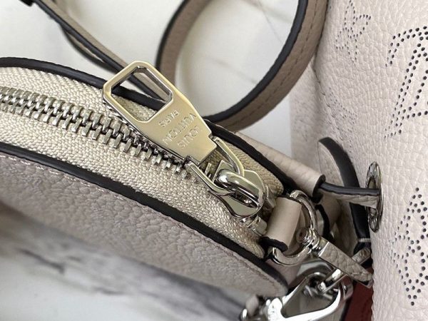 欲しい♡超限定♪ルイヴィトン ベラ マヒナレザー 偽物 ショルダーバッグ★ミストグレー M57536 - 画像 (7)