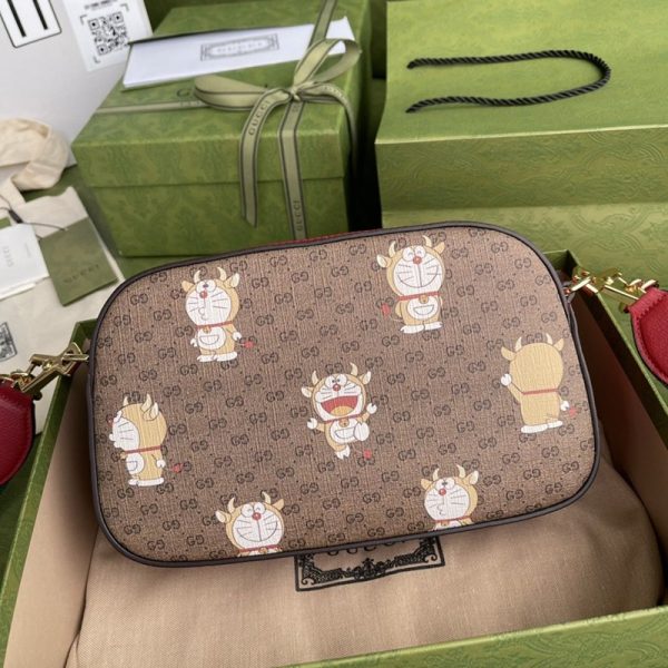 完売必至 ドラえもん×グッチコピー プリントGGボディバッグ2021年 ポップアップ gux84236 - 画像 (2)