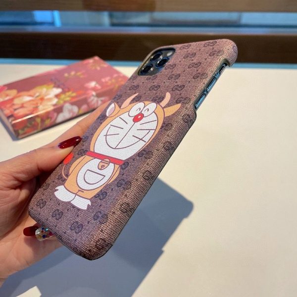★日本!!人気！【人気コラボ 】グッチ×ドラえもん偽物 iPhone13/12/11 ケース647806 2T200 8919 - 画像 (10)