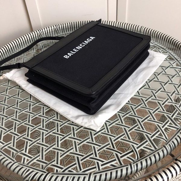 欲しい♡超限定♪バレンシアガ ネイビー ポシェット M 偽物 ショルダーバッグ クラッチ 339937AQ37N1000 - 画像 (5)