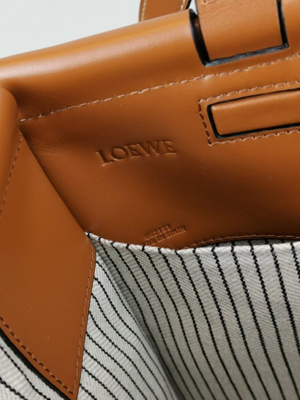 稀少 ロエベ トートバッグ 偽物 クッショントート スモール キャンバス カーフ low02279 - 画像 (9)