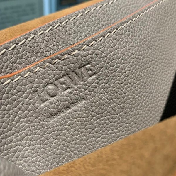 関税なし ロエベ ショルダーバッグ 偽物 ソフトカーフ 三角バックル バルセロナバッグ カーキ loq82008 - 画像 (8)