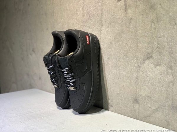 【日本未発売】シュプリーム × ナイキ エアフォース1 偽物"ブラック" CU9225001 - 画像 (9)