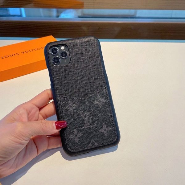 目を惹く新作 ルイヴィトン iPhoneケース コピー ブラック スカーレット LVロゴ vuw53327 - 画像 (3)