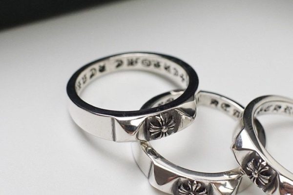 目を惹くクロムハーツ スーパーコピー フローラルクロス リング 指輪 Kuu32921 - 画像 (5)
