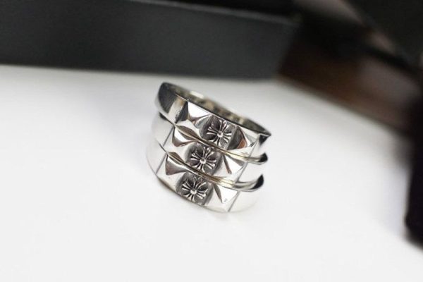 目を惹くクロムハーツ スーパーコピー フローラルクロス リング 指輪 Kuu32921 - 画像 (8)