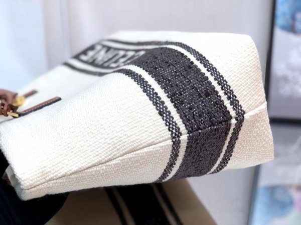 【日本未発売】セリーヌ トートバック コピー ハンド ロゴ カバ ブラウン Ces77393 - 画像 (6)
