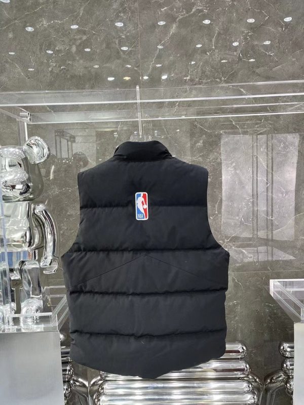 送料込 カナダグース x NBA コピー フリースタイルベスト Cak45069 - 画像 (8)