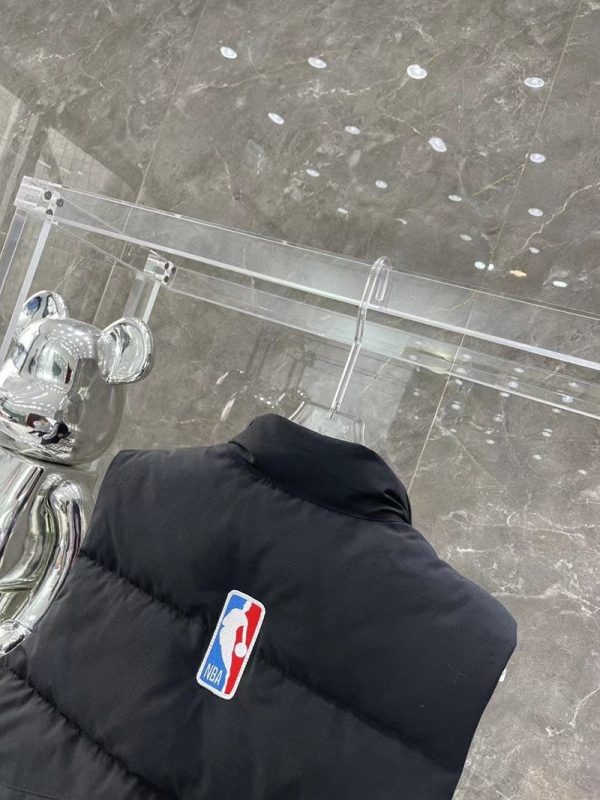 送料込 カナダグース x NBA コピー フリースタイルベスト Cak45069 - 画像 (9)