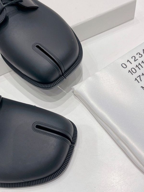 秋冬新作メゾン マルジェラ スーパーコピー タビ カーフレザー レースアップシューズ ブラック ヒール高3.5cm Mac78172 - 画像 (8)