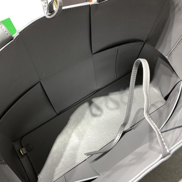 21AW新作ボッテガヴェネタ ザアルコ トート コピー サンダー box91317 - 画像 (6)