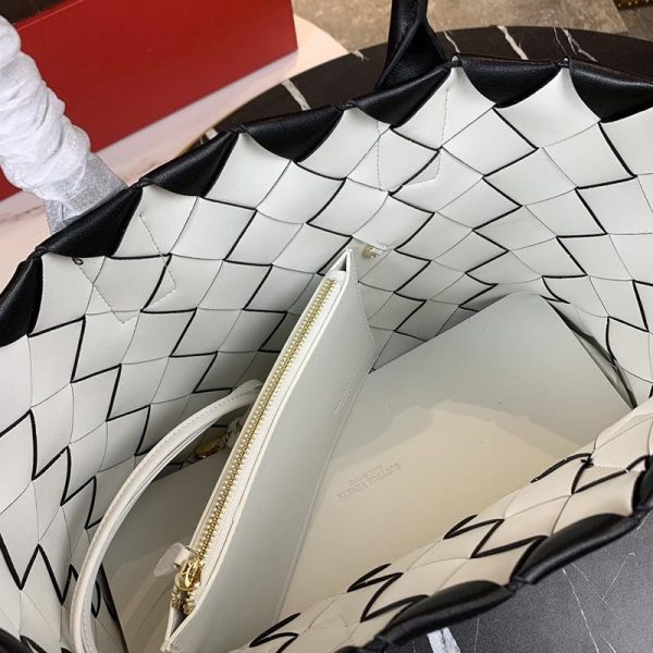 春もの新作ボッテガヴェネタ カバ トートバッグ 偽物 ブラック/ホワイト 649598VMAY31283 - 画像 (8)