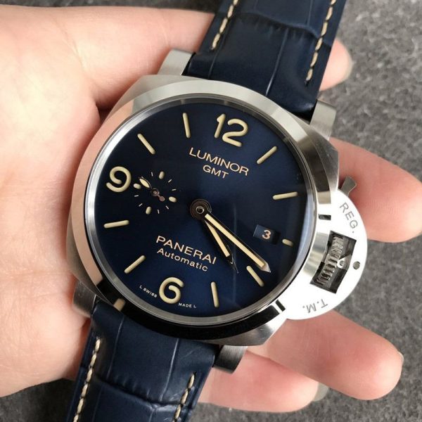 色鮮やかなブルー文字盤が人気！パネライ ルミノール GMT 偽物 PAM1033 - 画像 (3)