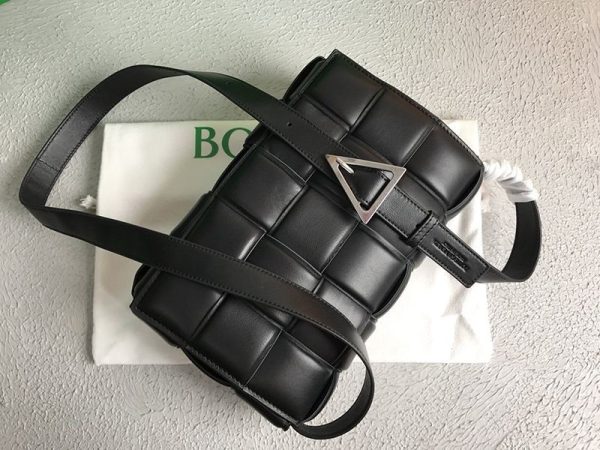 大人気！ボッテガヴェネタ パデットカセット 偽物 ショルダーバッグ ブラック boo17144 - 画像 (4)