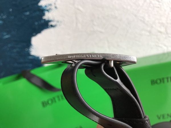 大人気！ボッテガヴェネタ パデットカセット 偽物 ショルダーバッグ ブラック boo17144 - 画像 (9)