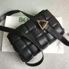 欲しい♡超限定♪ボッテガヴェネタ パデッドカセット コピー ショルダーバッグ ゴールド仕上げ 591970VCQR18425 - 画像 (4)