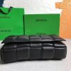 欲しい♡超限定♪ボッテガヴェネタ パデッドカセット コピー ショルダーバッグ ゴールド仕上げ 591970VCQR18425 - 画像 (6)